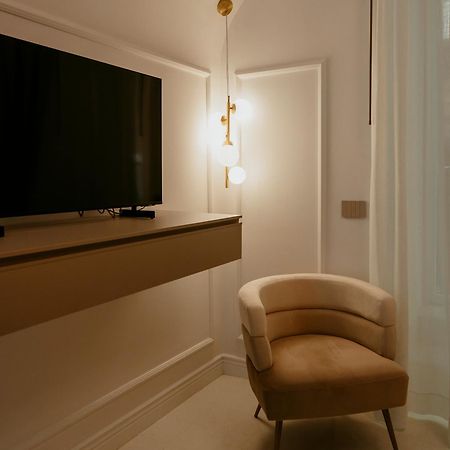 Luxury Apartment-Quartieri Spagn By Alux38 Naples Luaran gambar