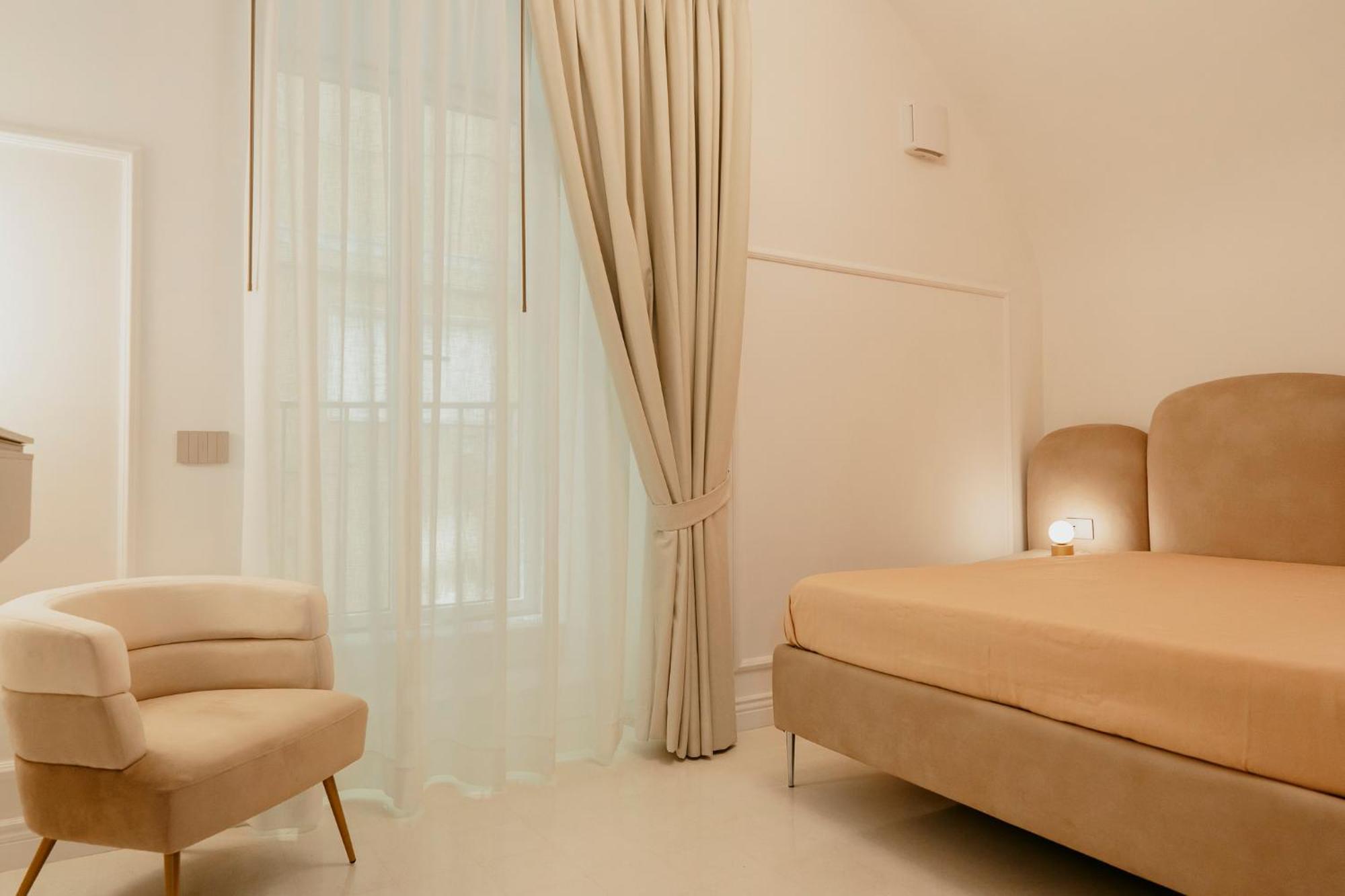 Luxury Apartment-Quartieri Spagn By Alux38 Naples Luaran gambar